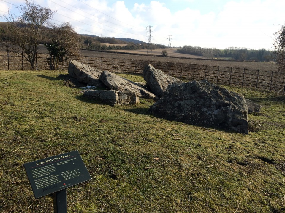 The Countless Stones (Dolmen / Quoit / Cromlech) by ruskus
