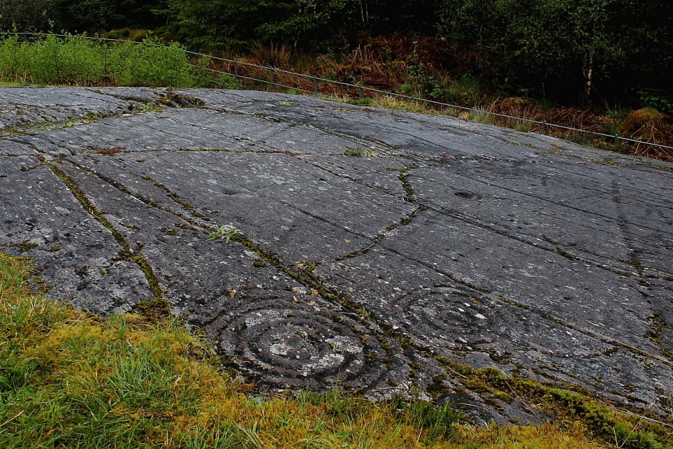 Achnabreck (Cup and Ring Marks / Rock Art) by GLADMAN