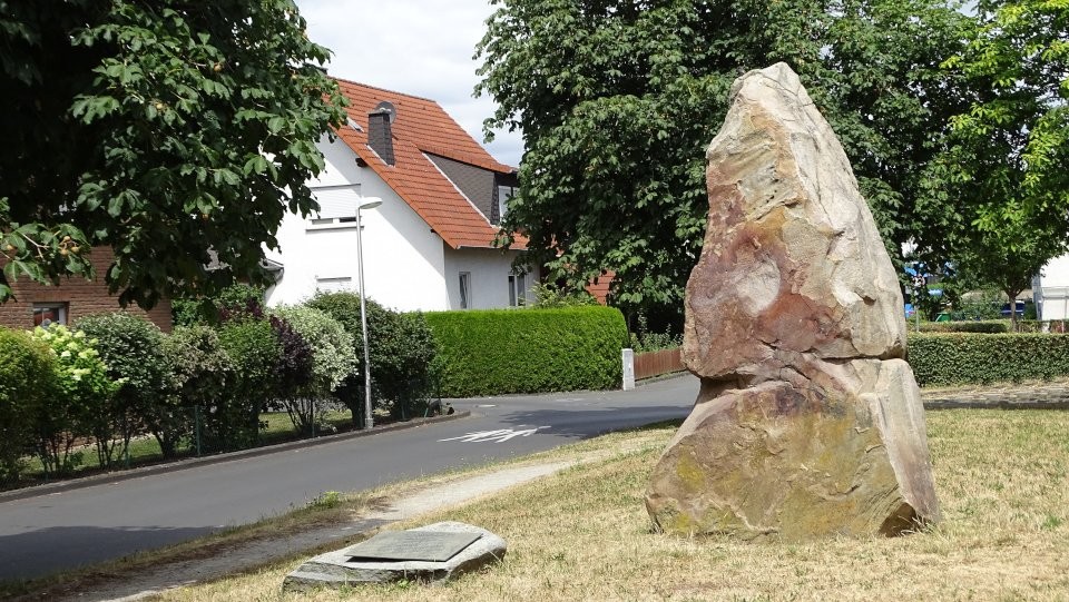 Hünstein - Großenritte (Standing Stone / Menhir) by Nucleus