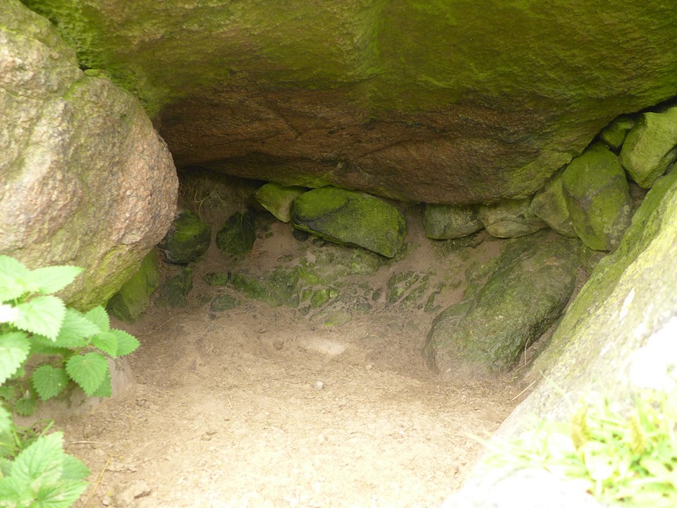 Uamh Chaluim Chèaird (Cave / Rock Shelter) by thelonious