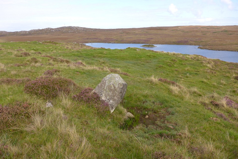Loch Nan Cinneachan (Standing Stone / Menhir) by thelonious