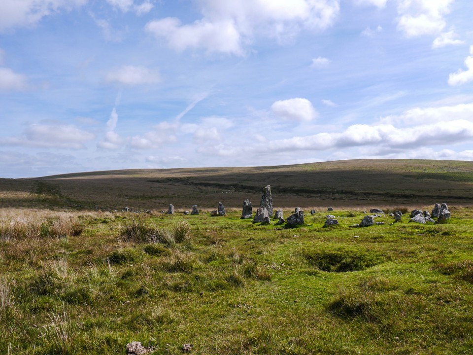 Down Tor (Stone Row / Alignment) by Meic