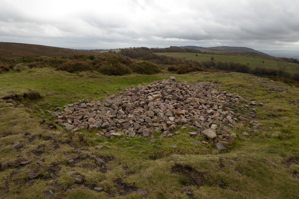 Black Hill and Hurley Beacon (Barrow / Cairn Cemetery) by thesweetcheat