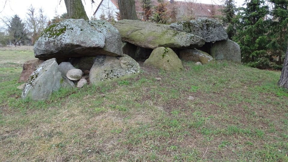 Bornsen 2 (Chambered Tomb) by Nucleus