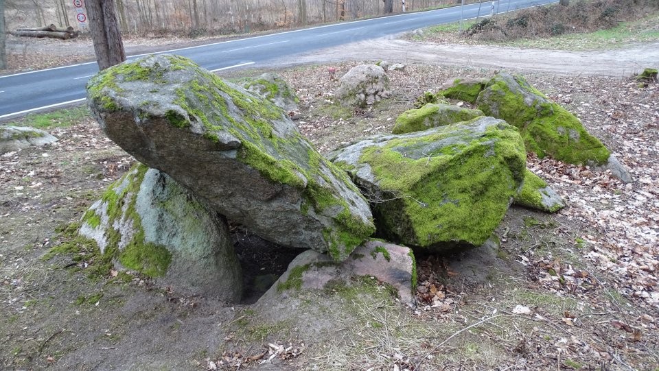 Lüdelsen 2 (Chambered Tomb) by Nucleus