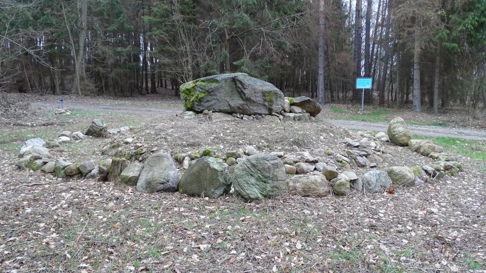 Lüdelsen 3 (Chambered Tomb) by Nucleus
