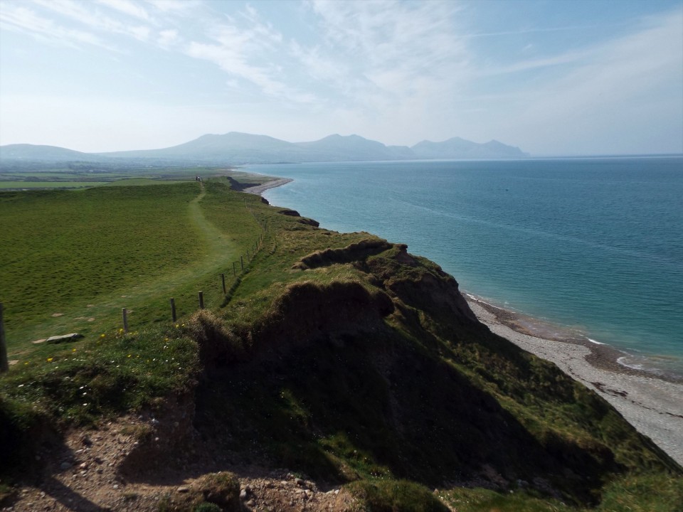 Dinas Dinlle (Cliff Fort) by postman