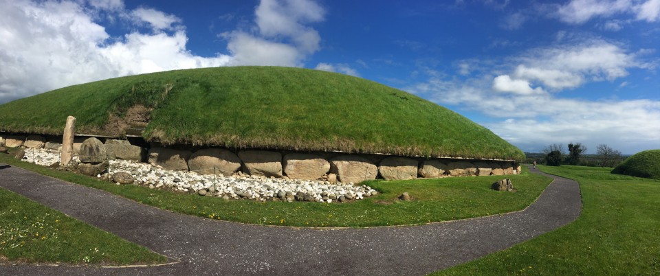 Knowth by ryaner