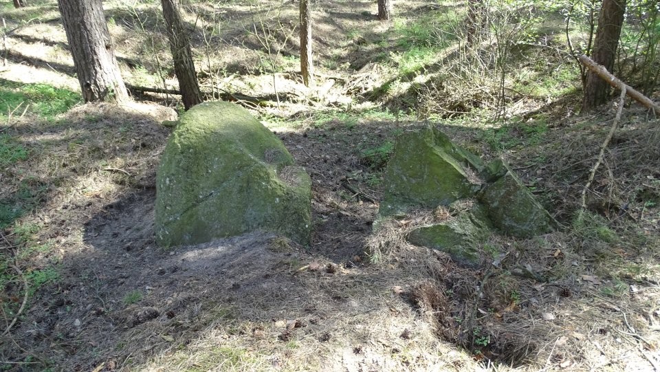 Lüge (Chambered Tomb) by Nucleus