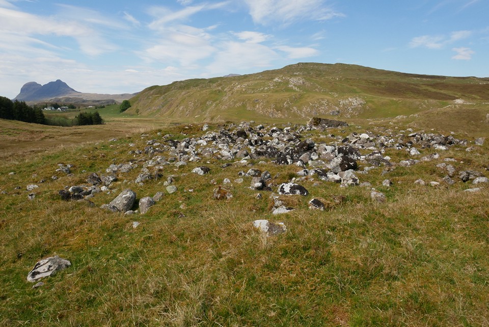 Knockan (Chambered Cairn) by thelonious