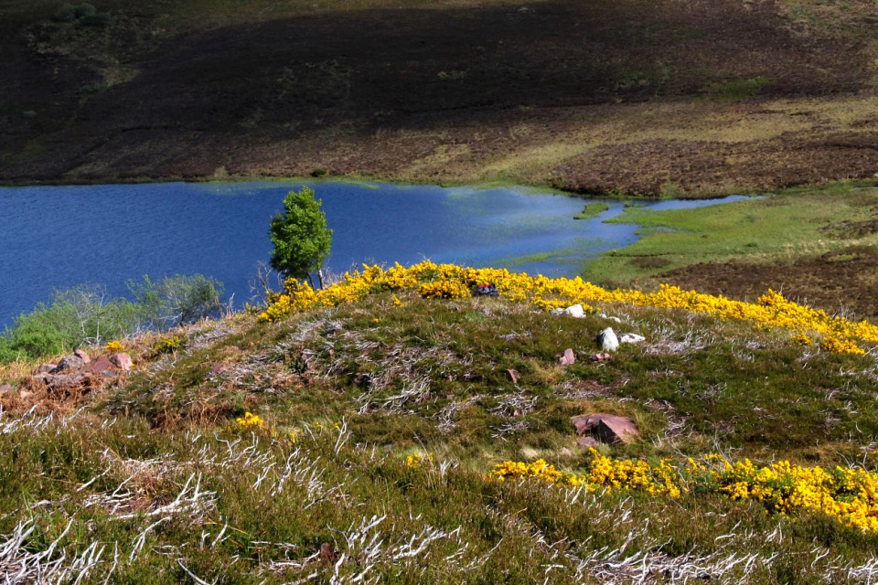 Loch Ceo Glais (Kerbed Cairn) by GLADMAN