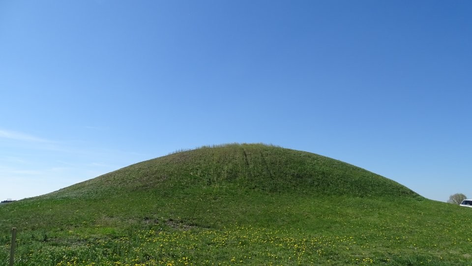 Leubingen (Tumulus (France and Brittany)) by Nucleus