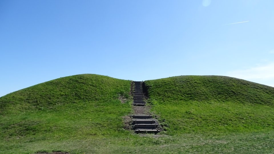 Leubingen (Tumulus (France and Brittany)) by Nucleus