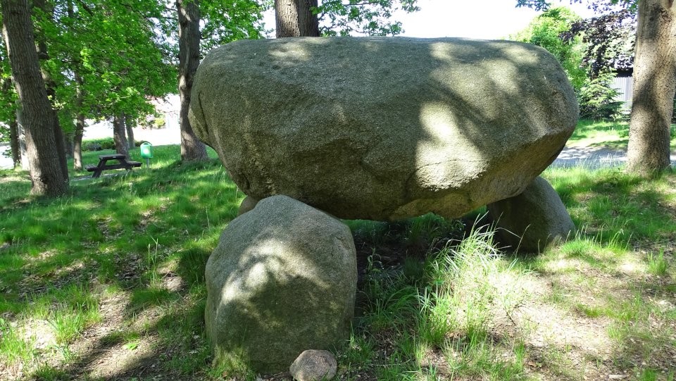 Meckelstedt 1 (Chambered Tomb) by Nucleus