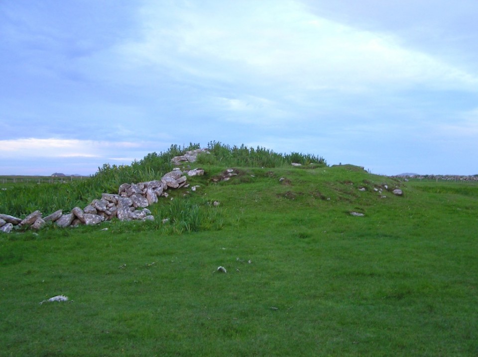 Dun Mor, Baleshare (Stone Fort / Dun) by drewbhoy