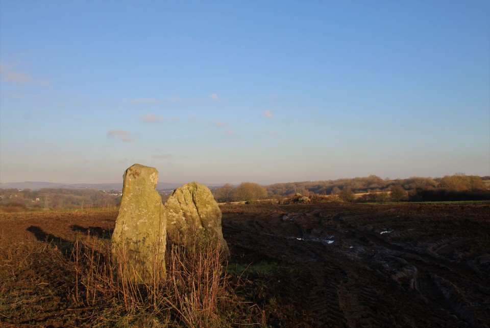 Cae'r-Hen-Eglwys (Standing Stones) by postman