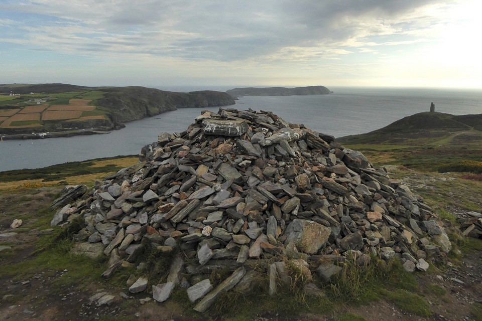 Bradda Mooar (Round Cairn) by thesweetcheat