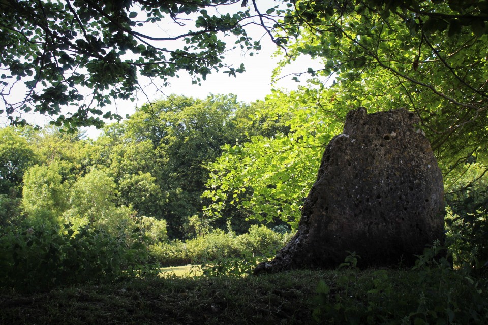 The Tinglestone (Long Barrow) by postman