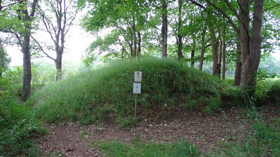 Linden-Pahlkrug (Passage Grave) by Nucleus