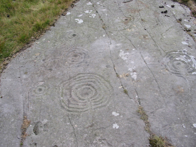Weetwood Moor (Cup and Ring Marks / Rock Art) by stubob