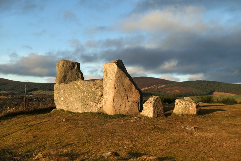 Tomnaverie (Stone Circle) by thelonious