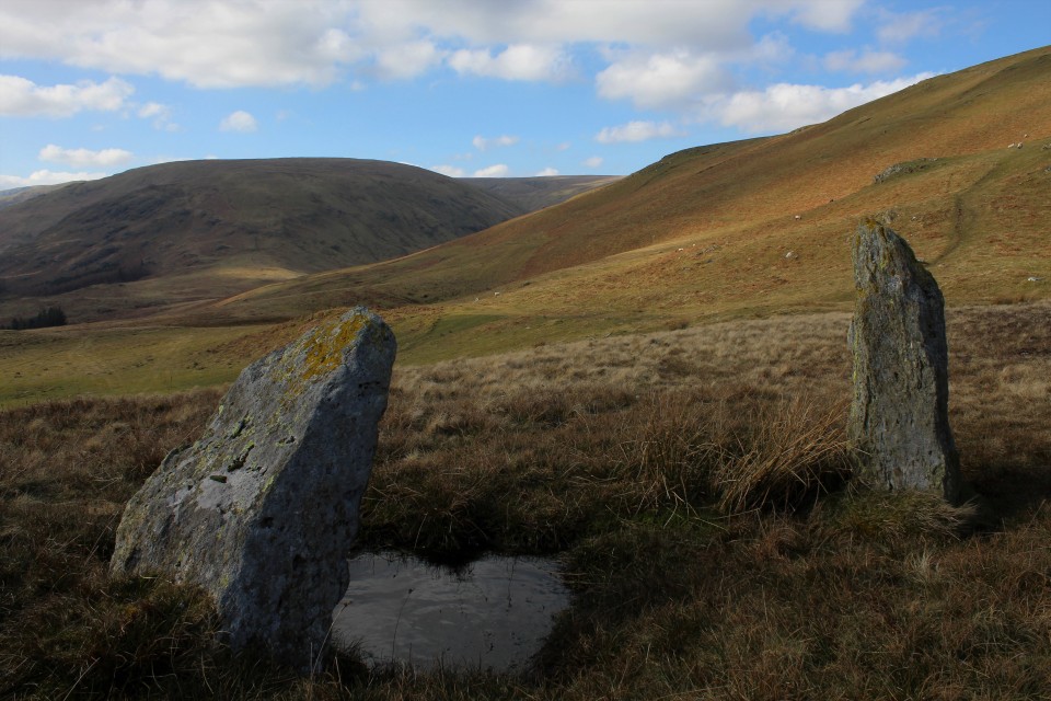 Four Stones Hill (Standing Stones) by postman