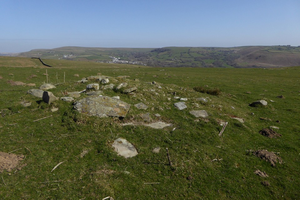 Mynydd y Capel cairns (Barrow / Cairn Cemetery) by thesweetcheat