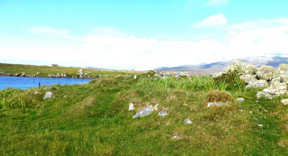 Upper Loch Bornish (Stone Fort / Dun) by drewbhoy