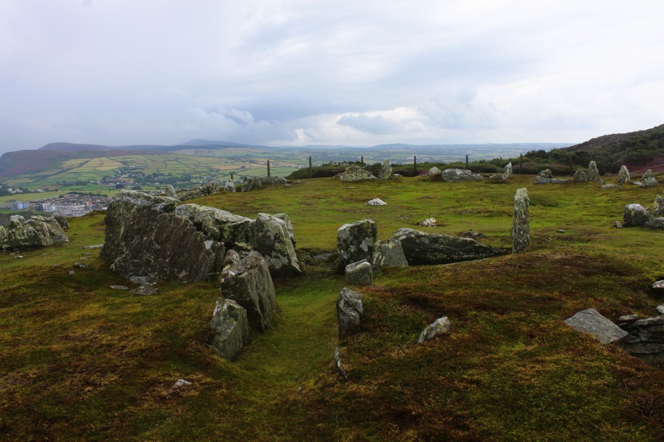 The Mull Circle (Chambered Cairn) by postman