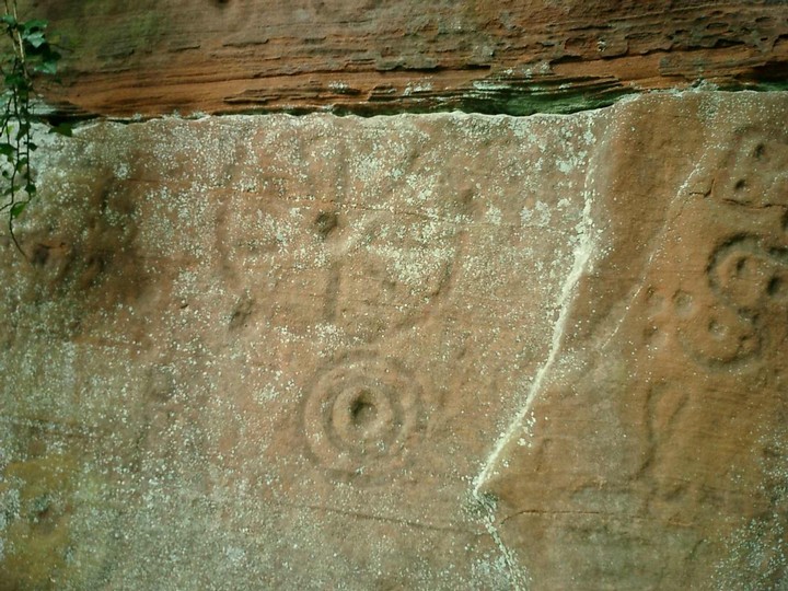 Ballochmyle Walls (Cup and Ring Marks / Rock Art) by wee_malky
