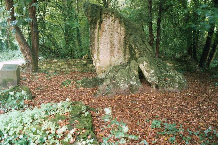 The Hoar Stone (Chambered Tomb) by Moth
