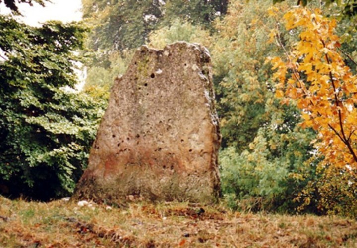 The Tinglestone (Long Barrow) by Earthstepper