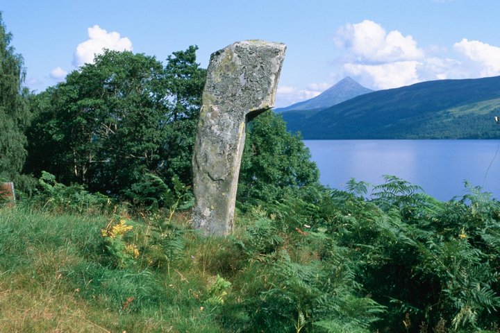 Clach na h' Iobairte (Standing Stone / Menhir) by Ian Murray