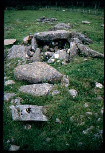 Woodhead Round (Chambered Tomb) by greywether