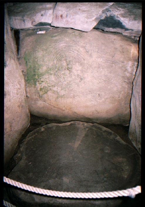Newgrange (Passage Grave) by greywether