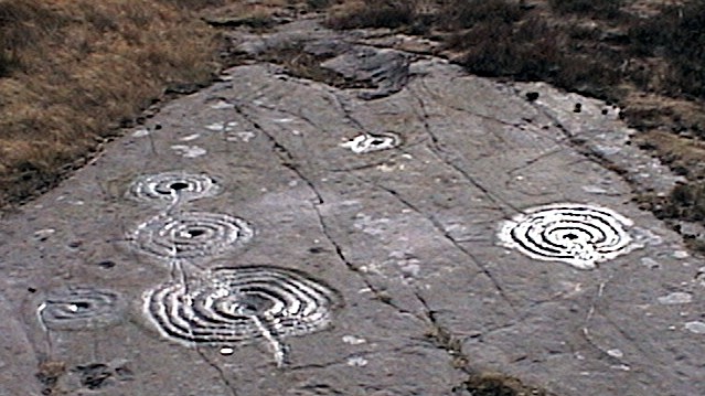 Weetwood Moor (Cup and Ring Marks / Rock Art) by greywether