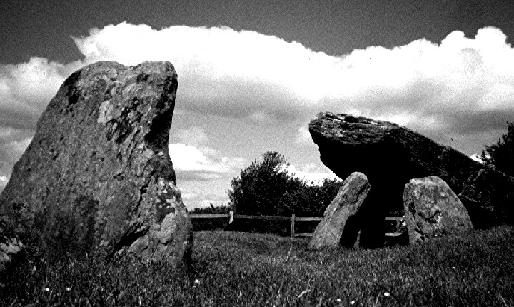 Arthur's Stone (Dolmen / Quoit / Cromlech) by greywether