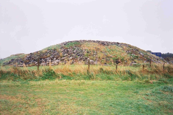Listoghil - Tomb 51 (Chambered Cairn) by Cursuswalker