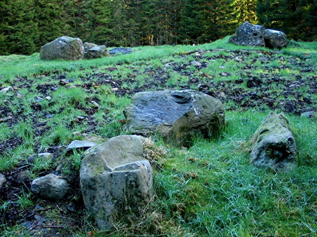 Cairnderry (Chambered Tomb) by greywether