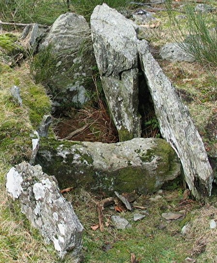 Kindrochet (Chambered Cairn) by greywether
