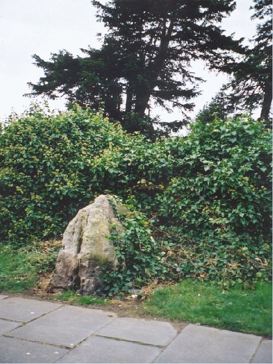 Niddrie Standing Stone (Standing Stone / Menhir) by Martin