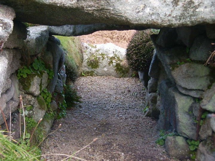Innisidgen Lower (Chambered Cairn) by Jane