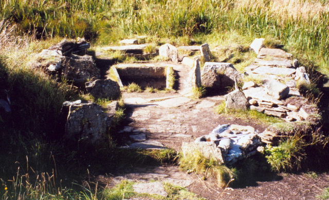 Tomb of the Eagles (Chambered Cairn) by Joolio Geordio