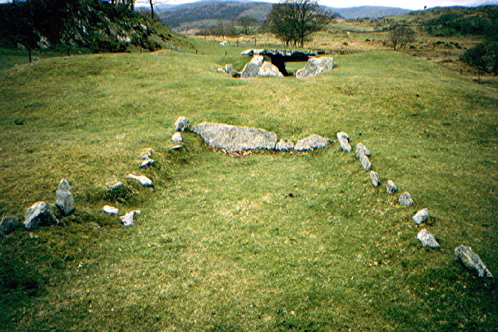Capel Garmon (Chambered Cairn) by greywether
