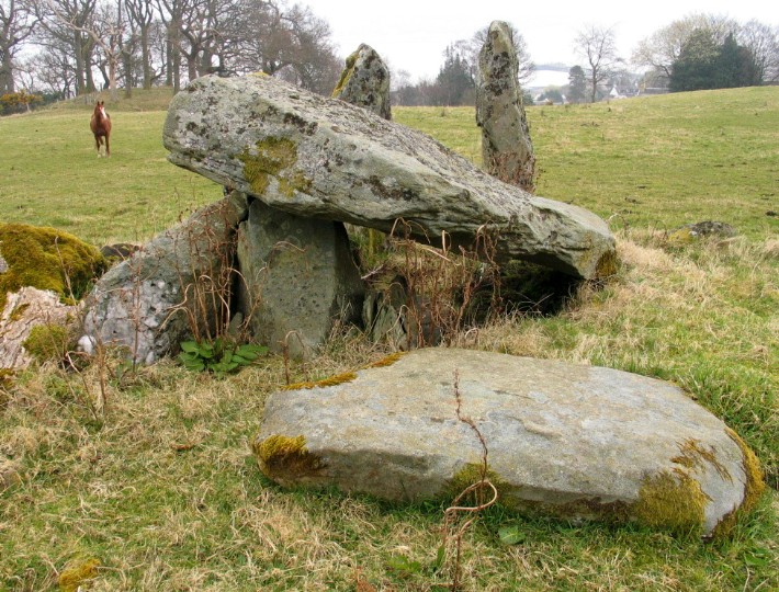 Ardnadam (Chambered Cairn) by greywether