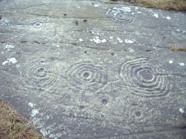 Weetwood Moor (Cup and Ring Marks / Rock Art) by moey