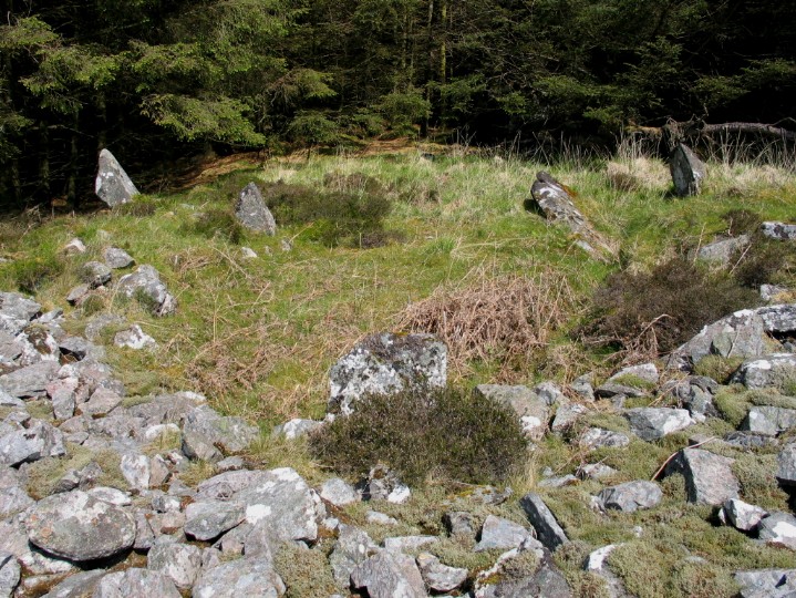 Auchoish (Chambered Cairn) by greywether