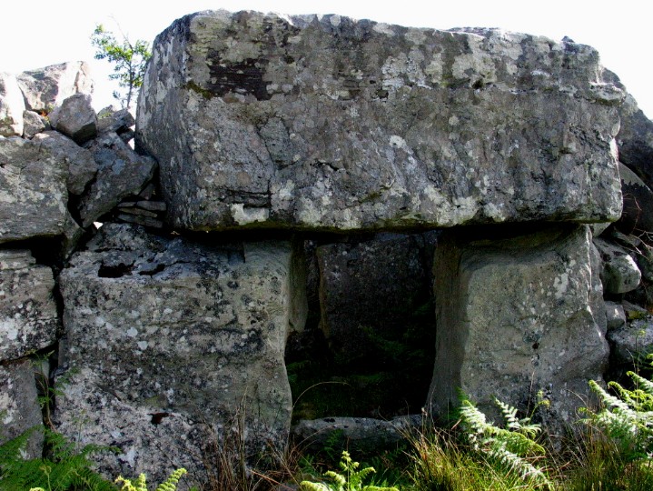 Croaghbeg (Court Tomb) by greywether