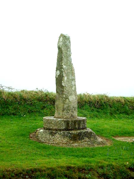 The Tristan Longstone (Standing Stone / Menhir) by phil