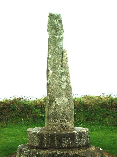 The Tristan Longstone (Standing Stone / Menhir) by phil